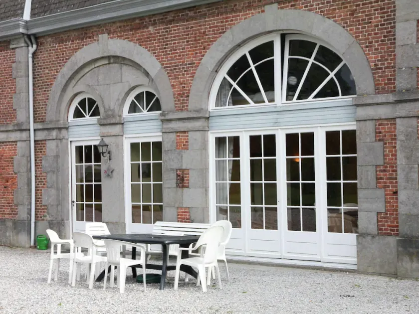 Holiday Home for 10 People set in Castle Grounds - Image 1