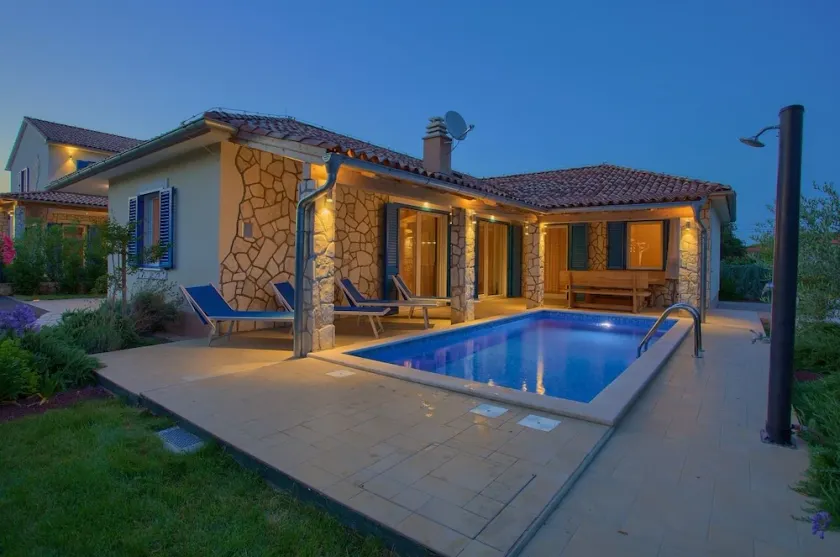 4 * villa med privat pool - moderna och välutrustade - Image 1