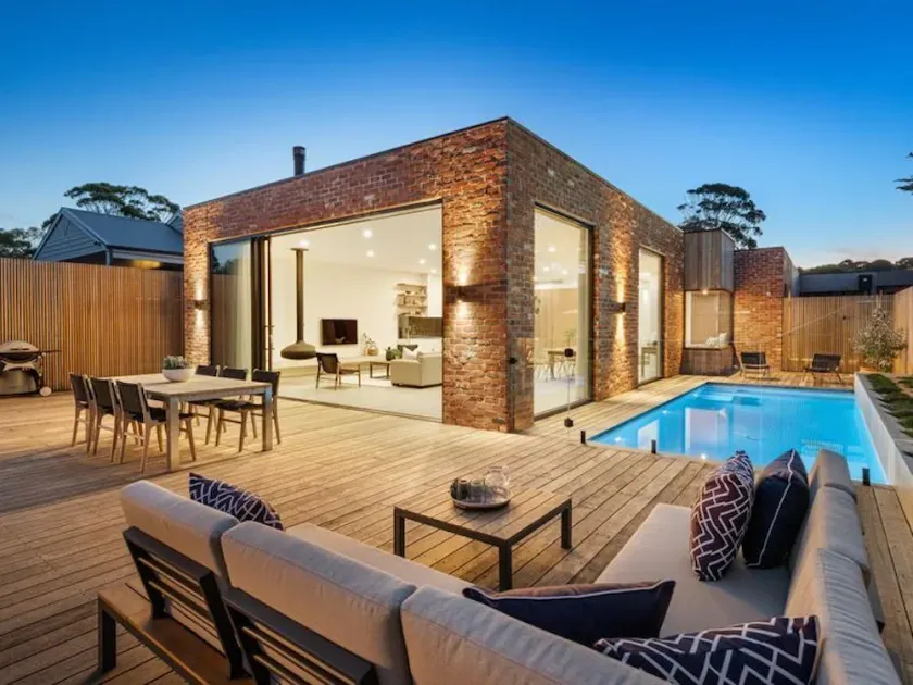 LUXE Poolside living, in the heart of Flinders - Image 1