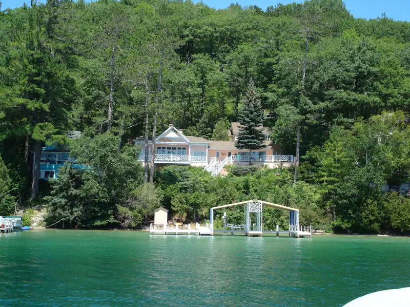 Charming Walloon Lake Cottage on the Water - Image 1
