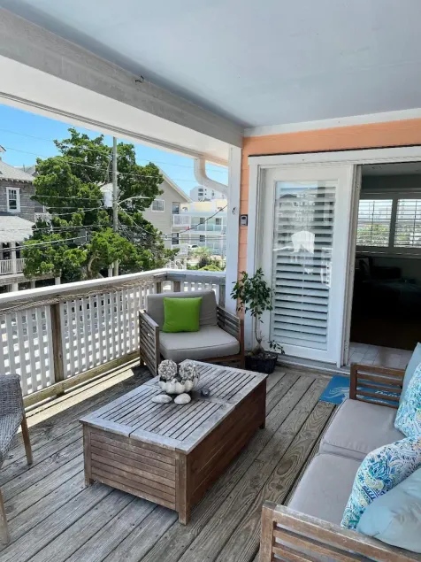 2 br/1 ba on Lumina Ave - Steps from Everything! - Image 1