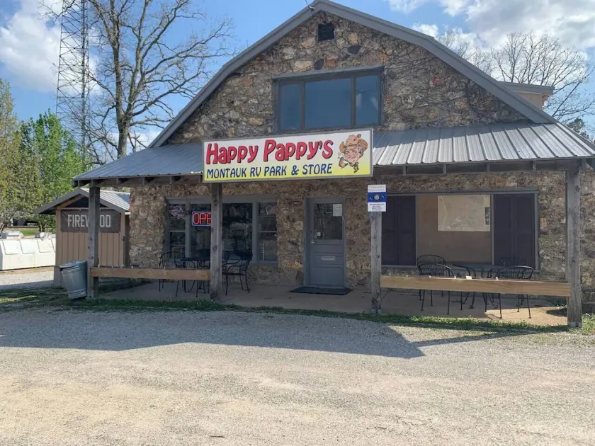 Pappy’s Trout Lodge - 0.5 Miles from Montauk - Image 1