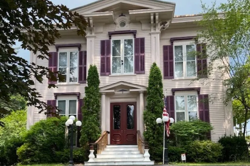 ADIRONDACK MANSION w/Heated INGROUND POOL & Game Room! 45-60 min to Saratoga! - Image 1