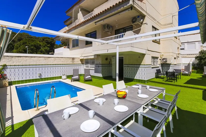MEDITERRANEA Hus med privat pool 20m fra stranden - Image 1