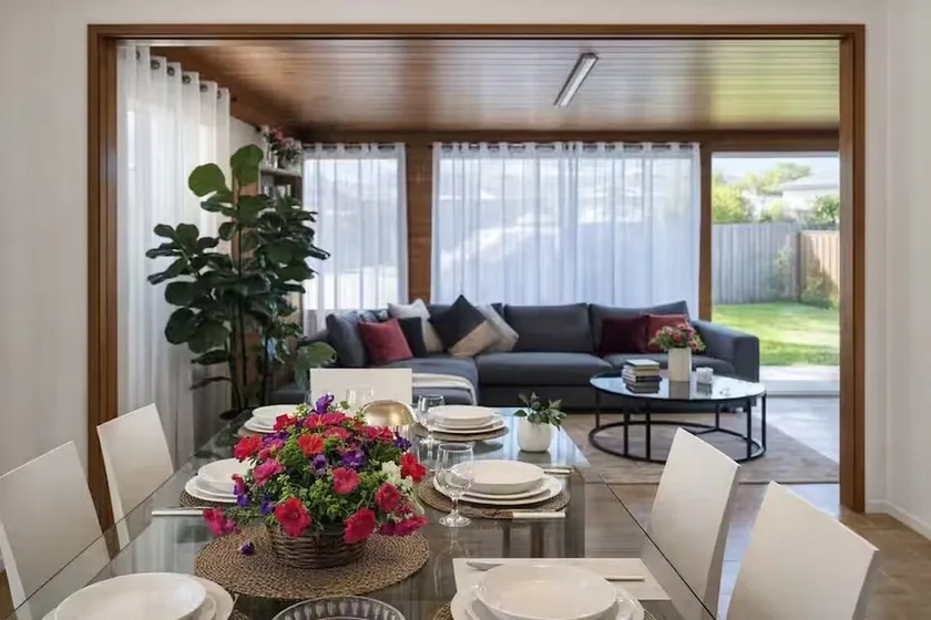 Spacious 4-Bed Retreat in Vibrant Footscray - Image 1