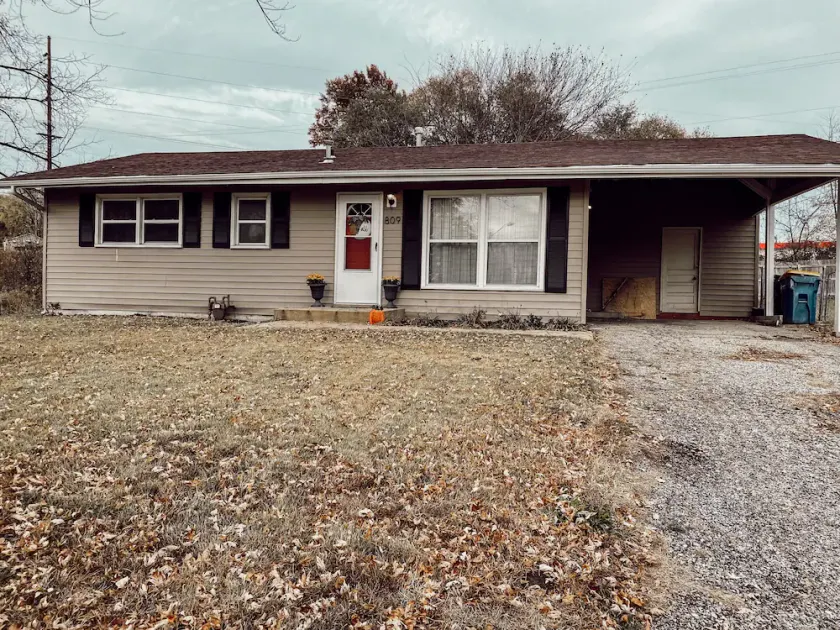 Near Kansas City area cottage with a fire pit! Comfy beds and a stocked kitchen. - Image 1