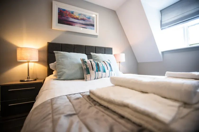 Beautiful central apartment with parking - Image 1