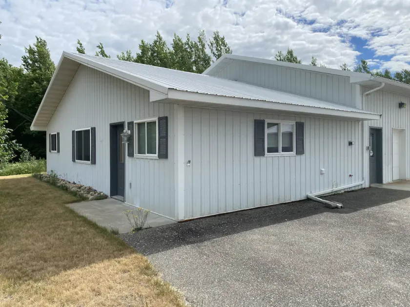 Fishing for a room..we've got a great catch!! Excellent location near Woman Lake - Image 1