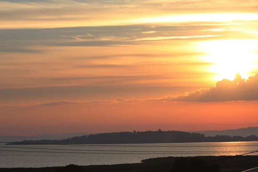 Stunning views overlooking Swan Bay - 250m to surf beach-pet friendly and fenced - Image 1