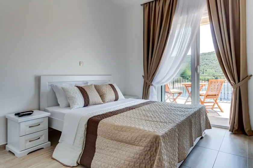 Sea View Studio With Terrace & Free Parking - Image 1