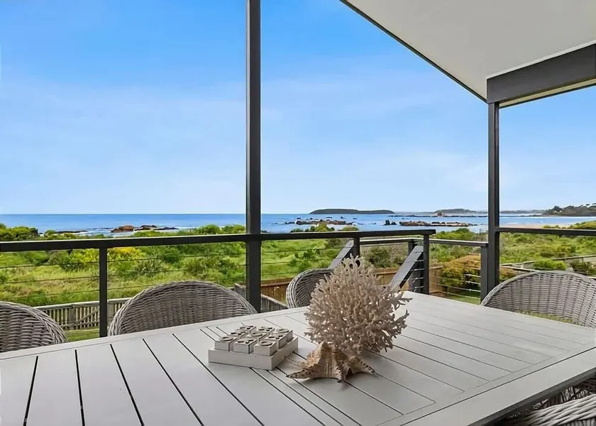 Seaspray Daze | Beachfront Tomakin Cove - Image 1