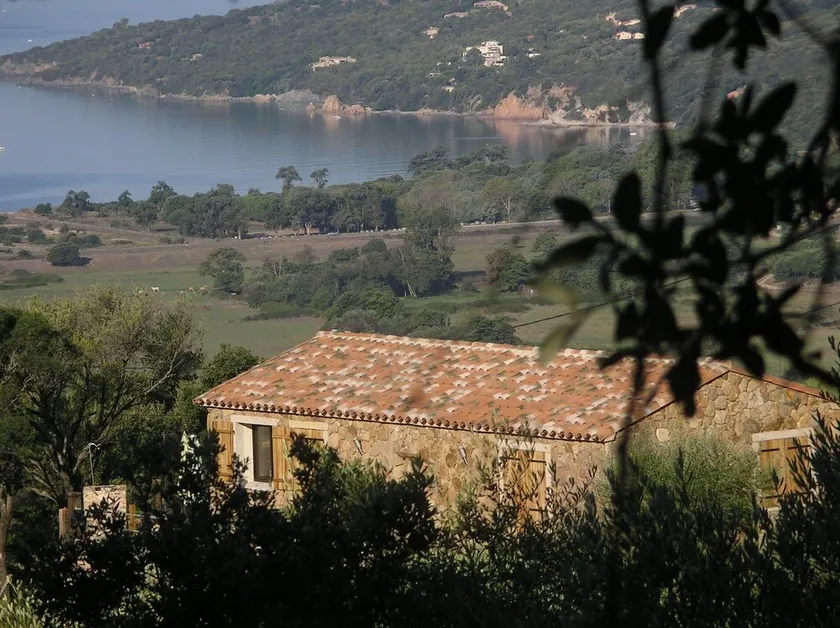 A charming house between the sea and the mountains, overlooking the Gulf of Valinco - Image 1
