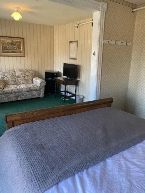 AH #21 · AH #21 Queen Suite w/SS/Fridge - Image 1