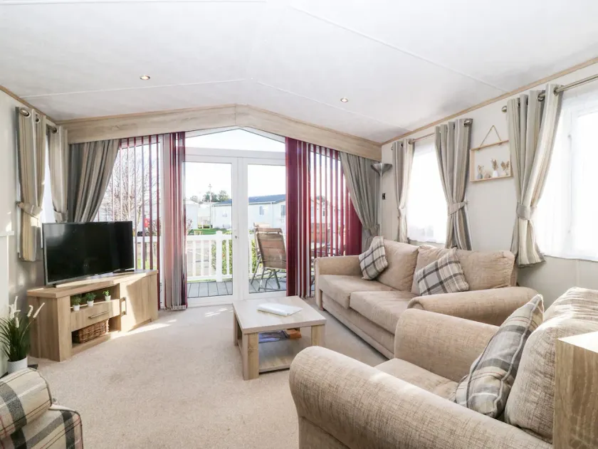 Lodge by the Sea - Image 1