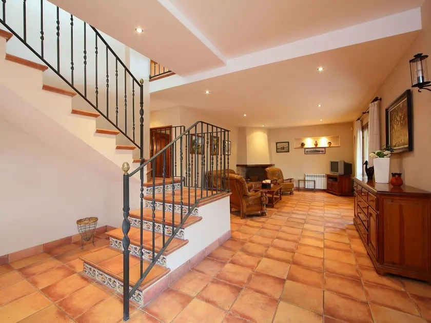 Beautiful private villa for 8 guests with private pool, TV, patio, pets allowed and panoramic view - Image 1