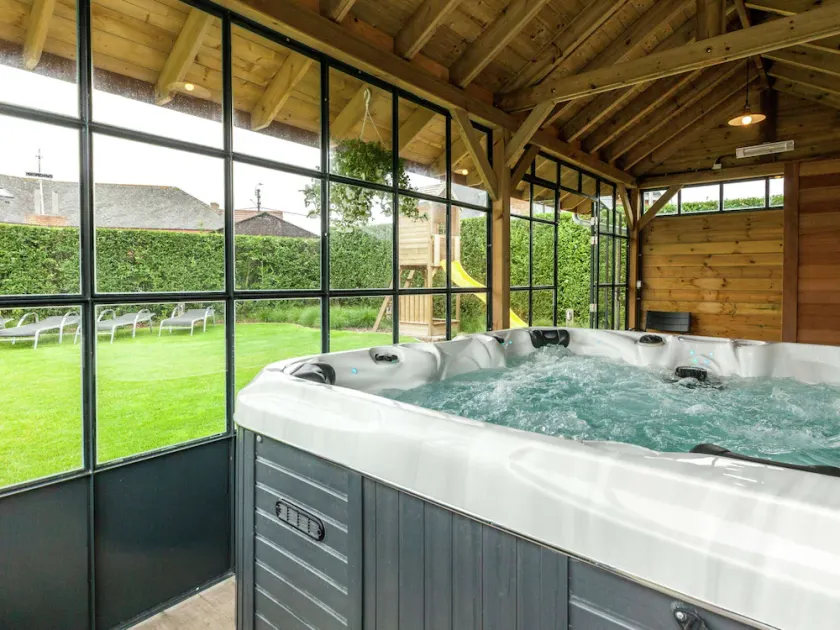 Beach Home with Bubble Bath - Image 1