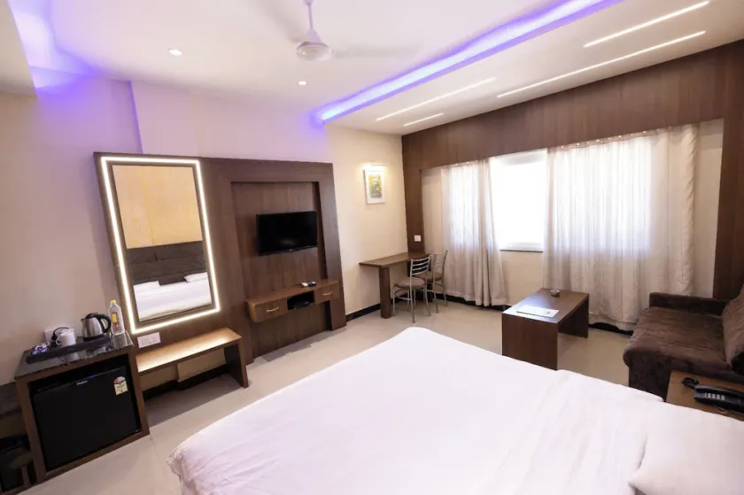 Vikramaditya Panposh Rd - Image 1