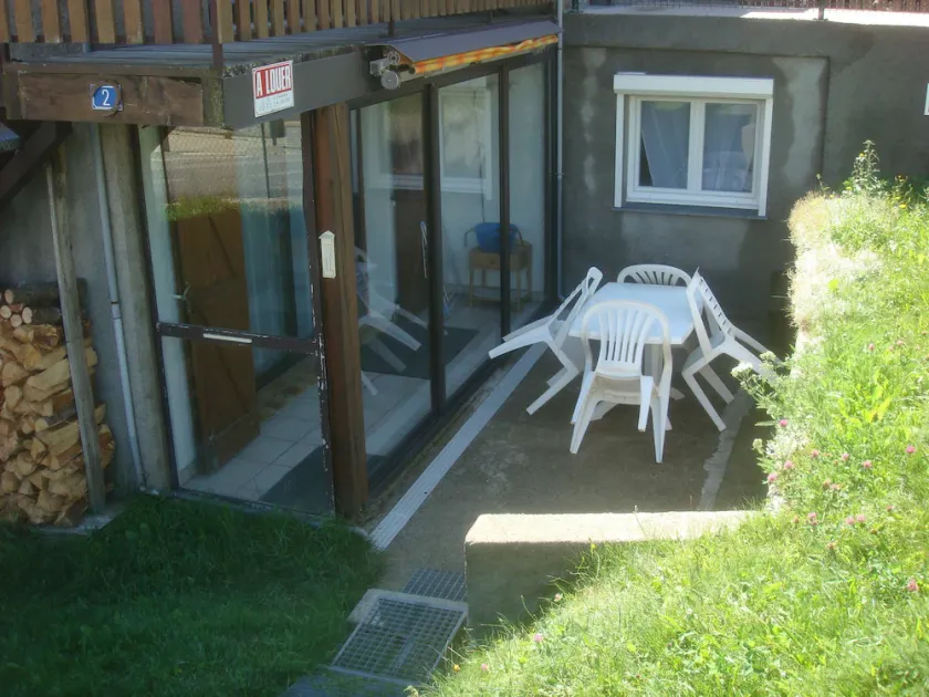 LEJLIGHED TIL 4 FÆLLES LAVER CHALET GARDEN FENCE BARBECUE STED STILLE - Image 1