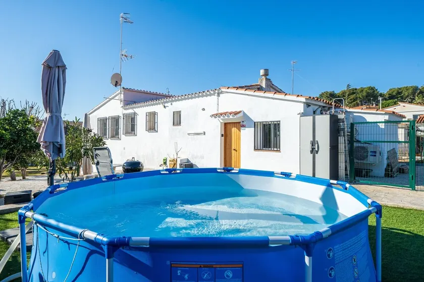 City Escape Apartment with Private Pool, Garden & Wi-Fi - Image 1