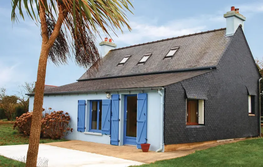 3 bedroom beach front home in Kerbors - Image 1