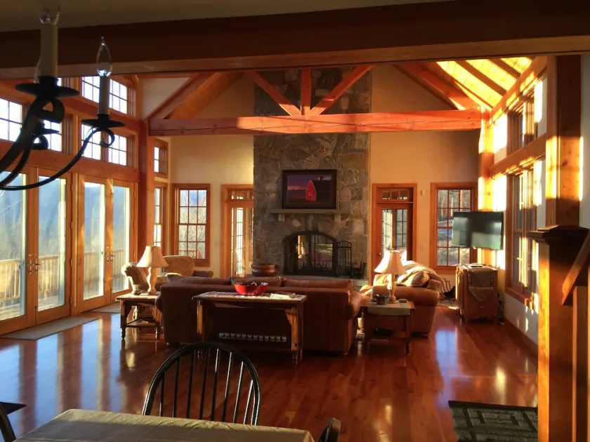 MANCHESTER HOME - BREATHTAKING VIEWS! LOCATION! GOLF! SKIING! SHOPPING! HOT TUB! - Image 1