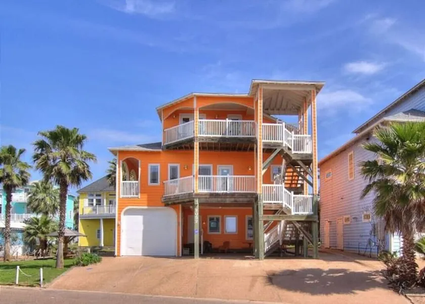 Spacious 7 Bedroom I Walk to the Beach I Pool/Hot Tub Access - Image 1