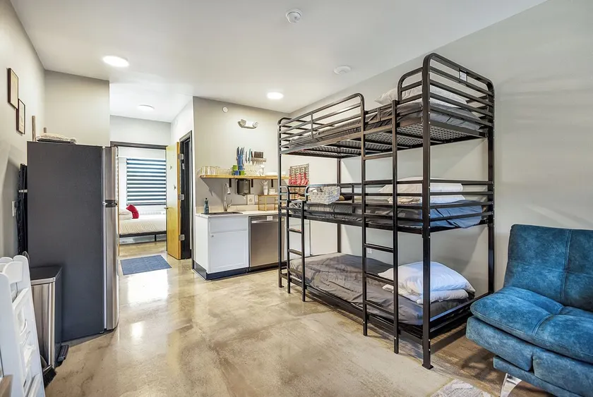 Family staycation suite near Six Flags in The Landing Hub Hotel with onsite activities - Image 1