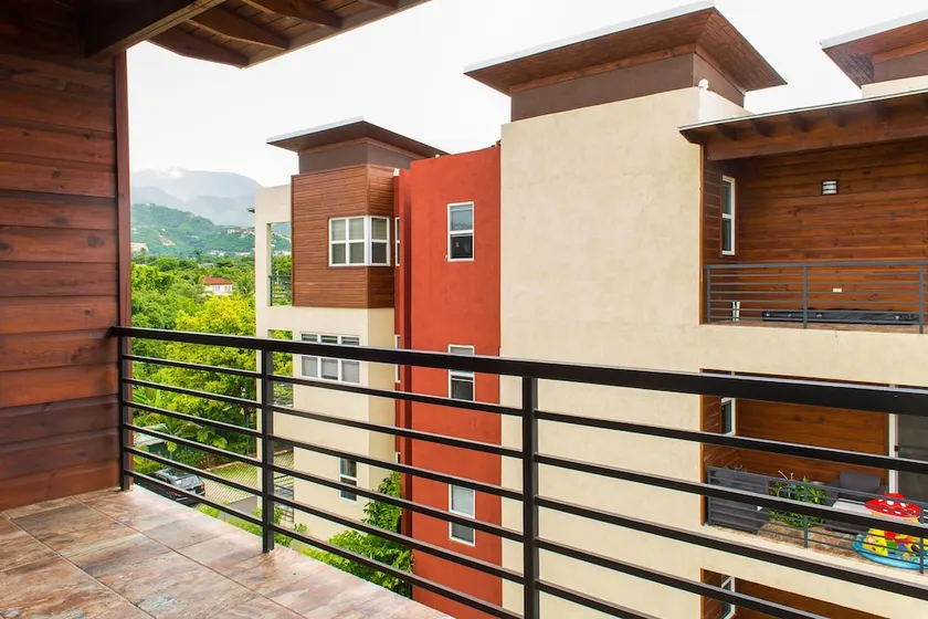 Kingston Modern Duplex Apartment - Image 1