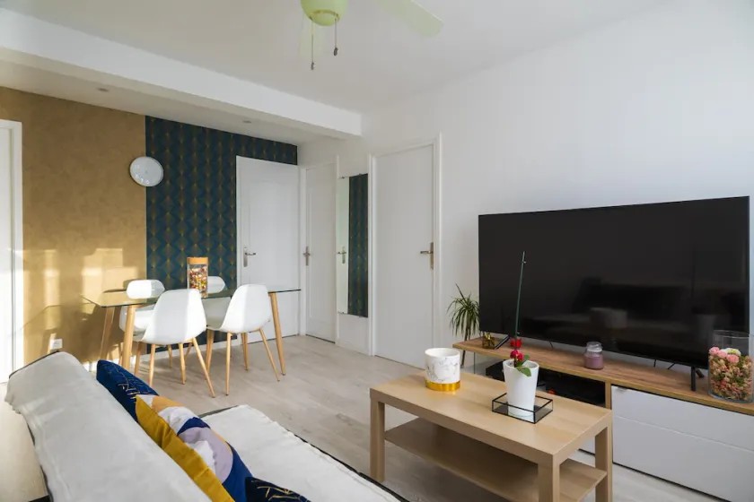 Bright, warm apartment - Image 1