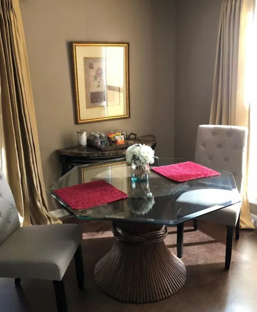 Cozy Cajun Suite / LSU tigers💜💛 - Image 1