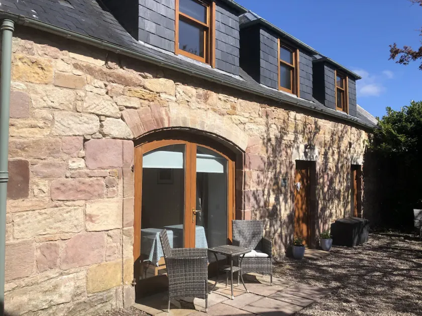 Freistehende Kutschenhaus auf dem Gelände der gelisteten Manse, Pittenweem - Image 1