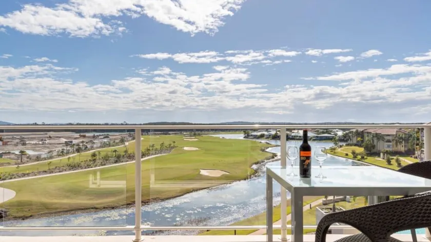 Pelican Waters U424 Lake & Golf Course Views - Image 1