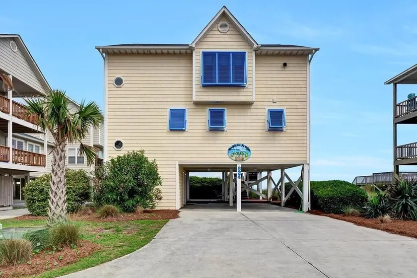 Oceanfront Bliss - Spacious Beach Cottage for up to 11 Guests - Image 1