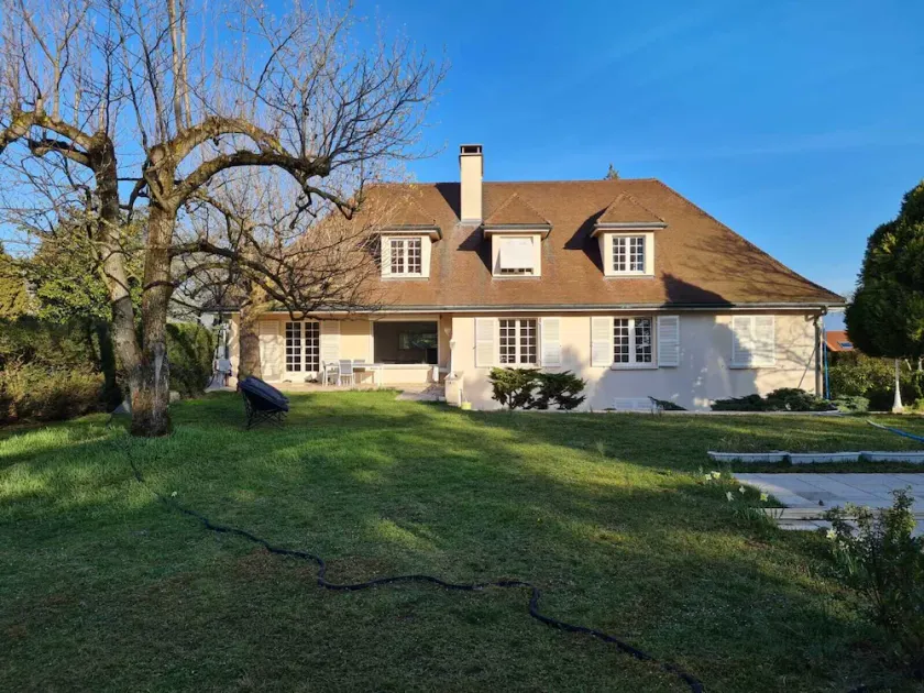 Exceptional property on the outskirts of Geneva. Available year-round. - Image 1