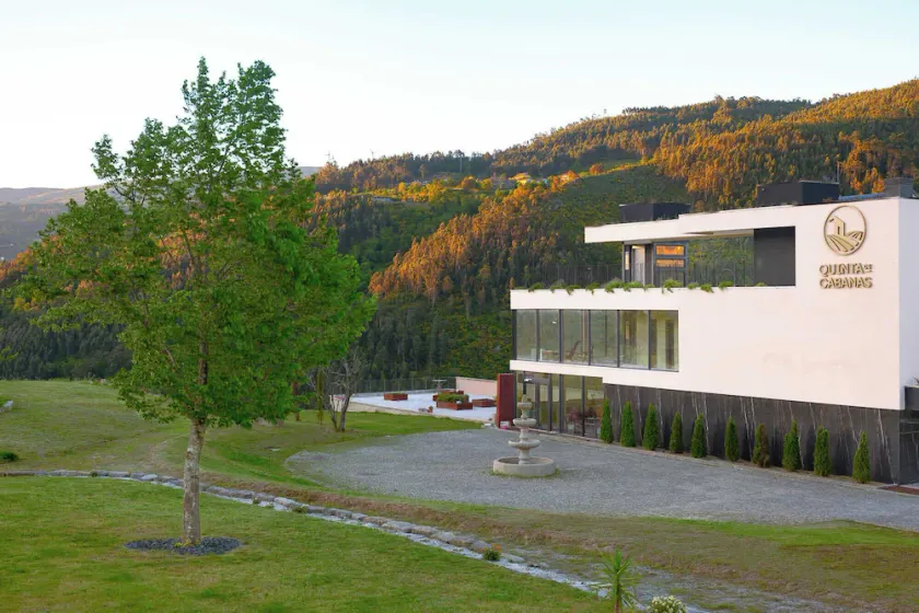 Villa con piscina all'aperto riscaldata al coperto, sauna secca e umida, biliardo - Image 1