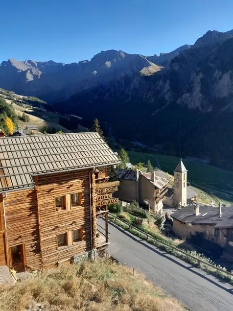 Chalet Luxueux à 500 Mètres des Pistes Avec Terrasse Plein sud - Image 1