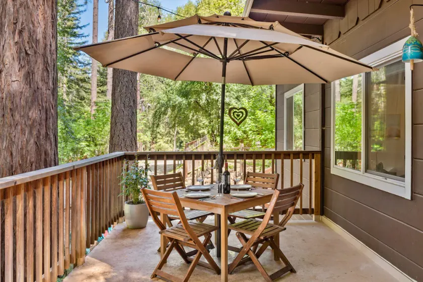 Faeya Grove - Charming Family Getaway! Remodeled, short drive to Russian River. - Image 1