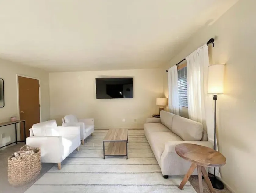 Spacious townhome in Sonora - Image 1