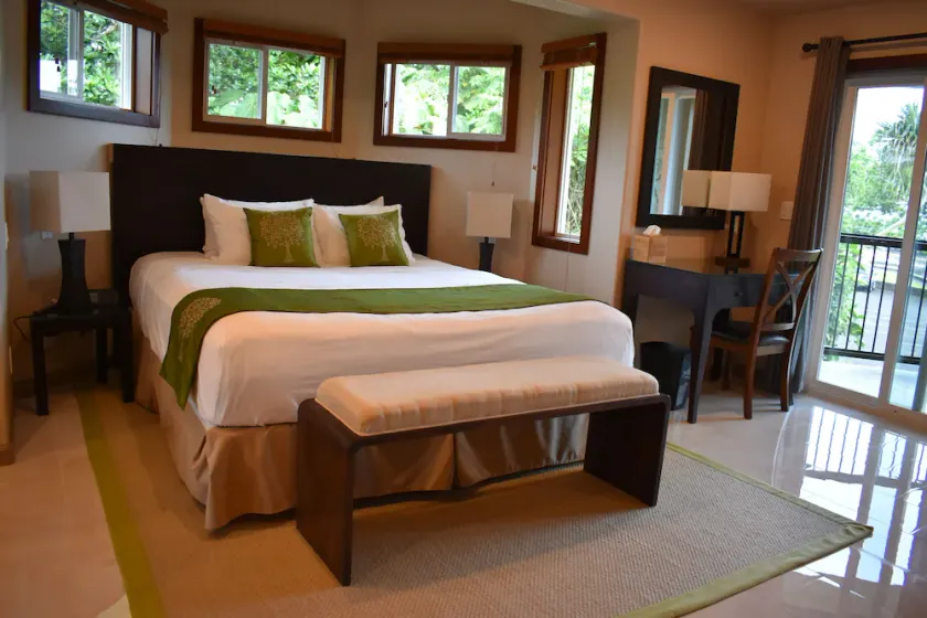Oceanfront Orchid Room - Hilo Beach House Inn - Image 1