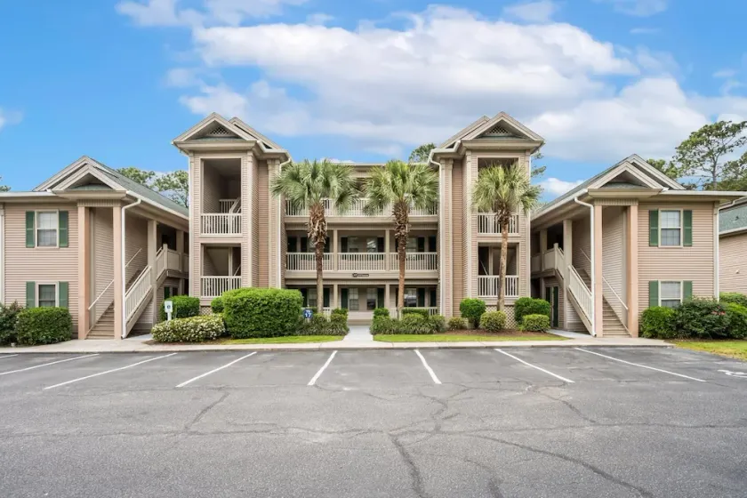 Located On The Ground Level And Across From The Pool With Pass To Huntington State Park! 2 Bedroom Condo by Peace Vacations - Image 1