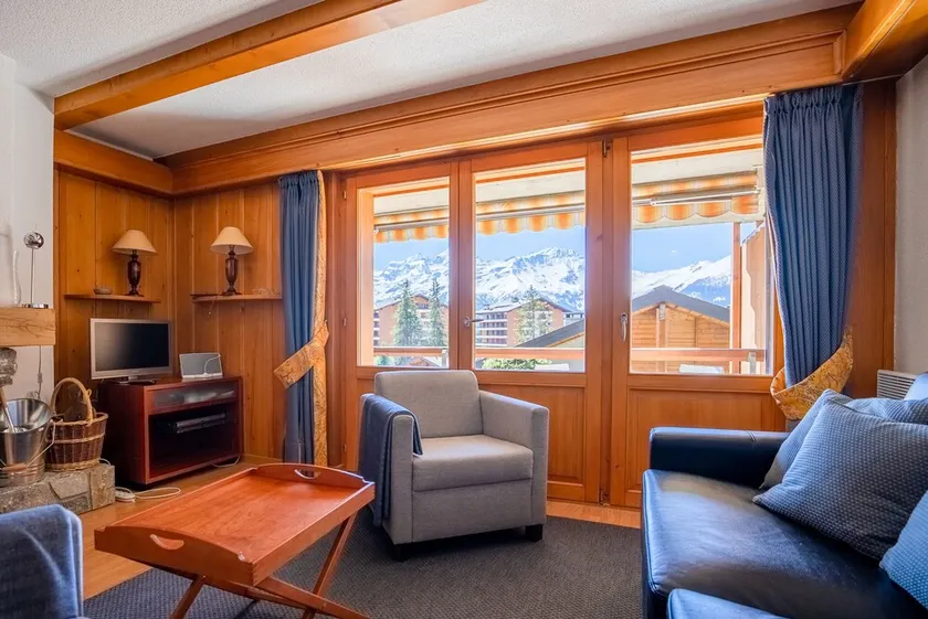 Nice flat with a balcony, near the sport center. - Image 1