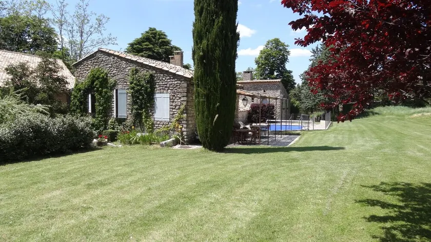 Bastide au coeur du parc du luberon village de Saignon, classé 4 étoiles - Image 1