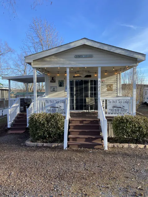 Great location just across the street from Reelfoot Lake close to boat ramps - Image 1