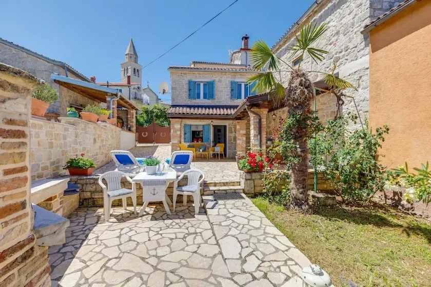 Authentic Stone House in the Heart of Funtana - Image 1