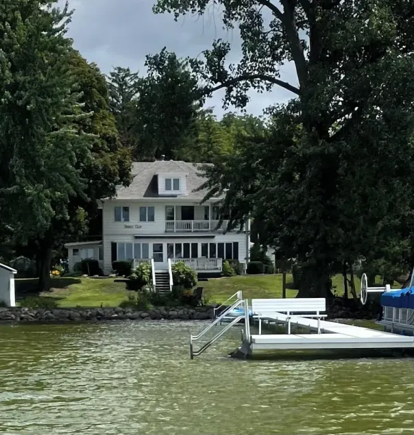 Breezy Cliff - Beautiful Lake Front House - 5+ BRs/3 sitting rooms/sauna/yoga - Image 1