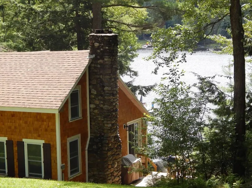 Quintessential New England Lake Front Cottage - Image 1