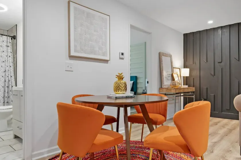 Chic 2 bedroom w free parking - Image 1