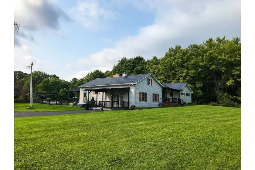 Kennerdell Country Retreat with seasonal inground pool - Image 1