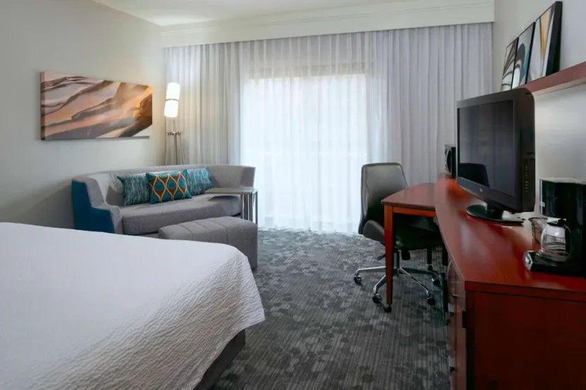 Relax and Unwind! Pet-Friendly Unit, Close to Zona Ross Mall! - Image 1
