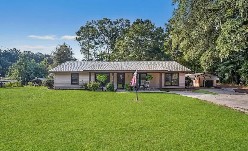 Quality comfort in a convenient location (entire house) - Image 1